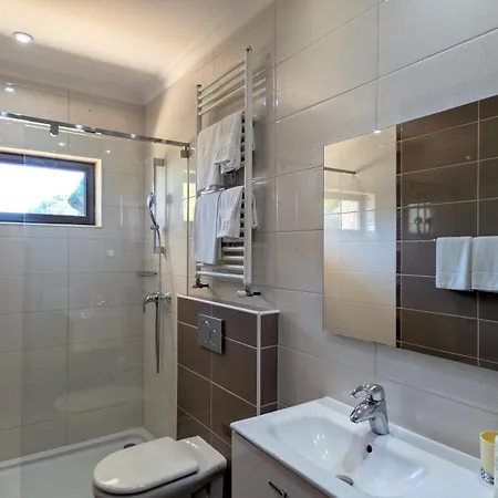 別荘 Casa Dos Pinheiros, Sesmarias, *